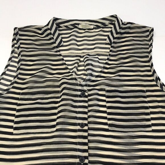 Woman’s sheer blouse - Picture 2 of 3